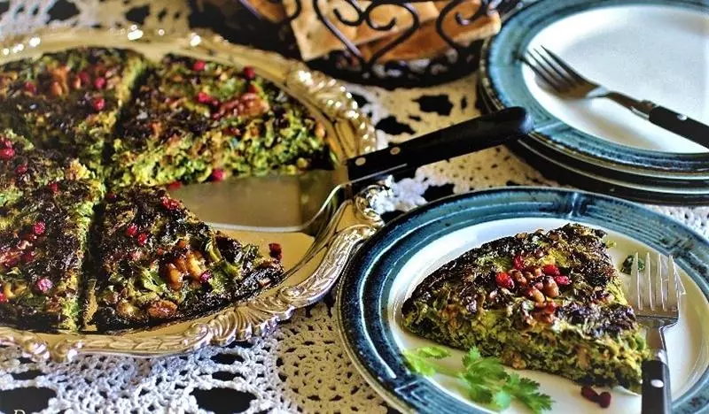 طرز تهیه کوکو سبزی طرح دار