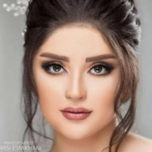 مدل آرایش عروس با رژ براق و شاینی